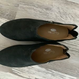 Dr Scholls slip on suede bootie shoes with zipper